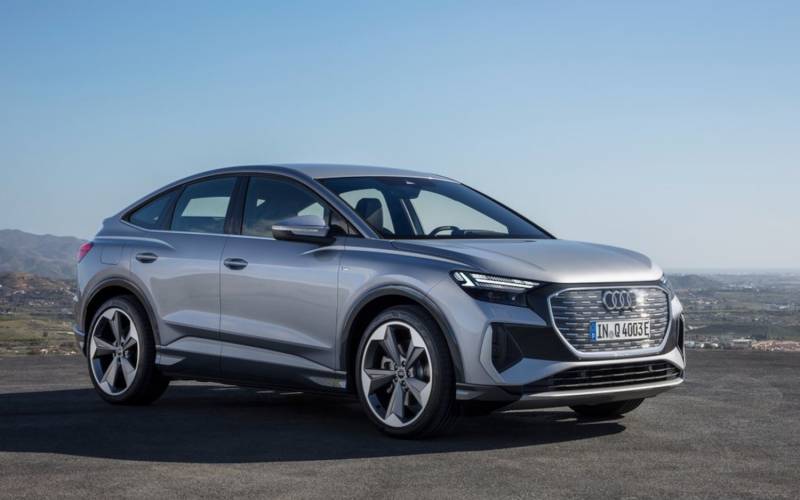Comparison Audi Q4 etron Sportback 2021 vs Audi Q3 Sportback 40